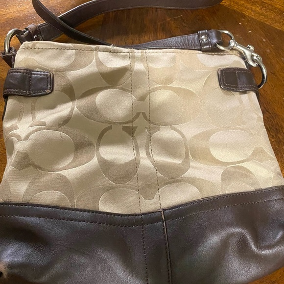 Coach Signature Chain Duffle Handbag
Crossbody Shoulder Bag *Rare* PreLoved - Picture 2 of 9